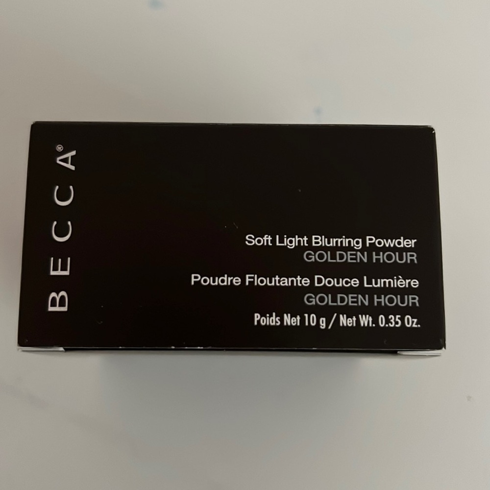 New! Unopened. BECCA BLURRING POWDER